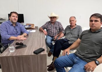 Deputado Alex Redano discute soluções para irrigação e infraestrutura em reunião com líderes locais
