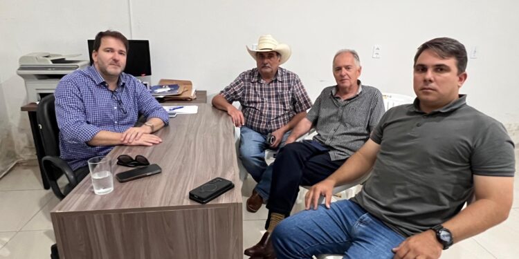 Deputado Alex Redano discute soluções para irrigação e infraestrutura em reunião com líderes locais