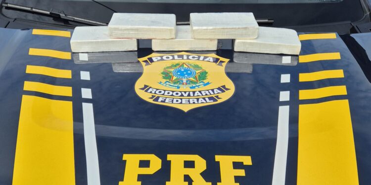 PRF apreende cloridrato de cocaína sendo transportado em ônibus na capital