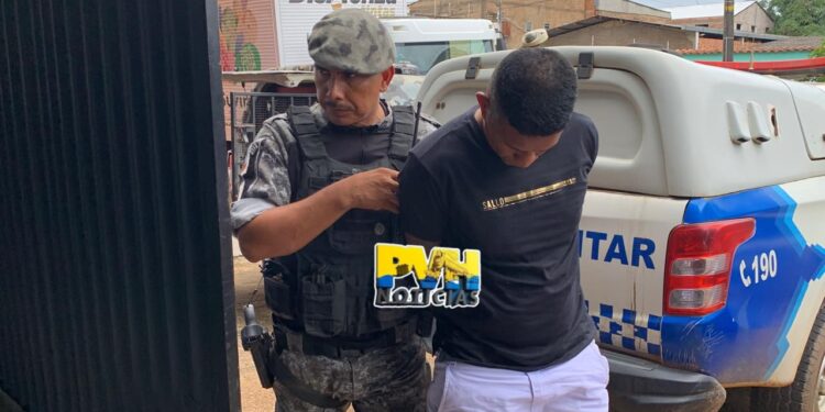 CERCO FECHADO: Rocam do Amazonas prende traficante com drogas no bairro Nacional