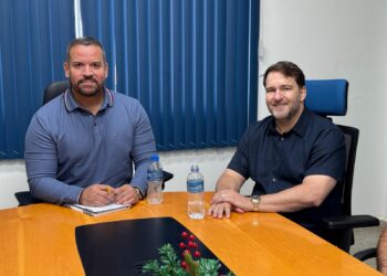 Alex Redano destaca na tribuna o sucesso da CNH social e parabeniza governador e diretor do Detran