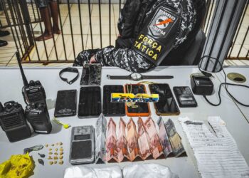 INFERNINHO: Força Tática prende dupla com drogas em boca de fumo do CV na zona leste