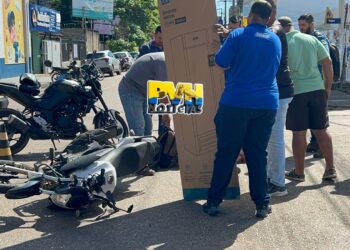 URGENTE: Motociclista sofre fratura em acidente com carro no centro