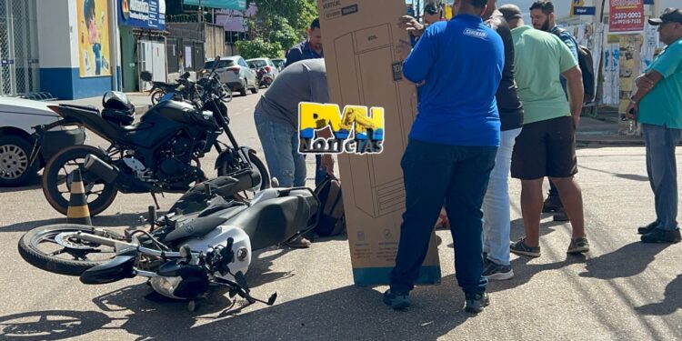 URGENTE: Motociclista sofre fratura em acidente com carro no centro