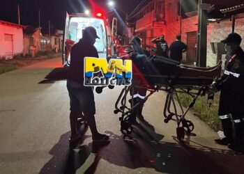 FOI FECHADO: Motorista entra em garagem e causa grave acidente com motociclista na zona sul da capital