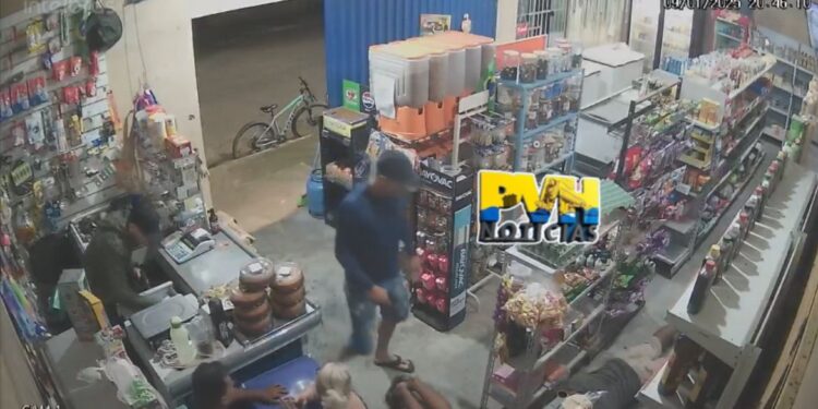 VÍDEO: Bandidos armados fazem roubo em comércio no Cristal da Calama