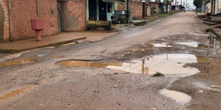 Vereador Edmilson Dourado solicita serviço de tapa-buracos na zona sul de Porto Velho