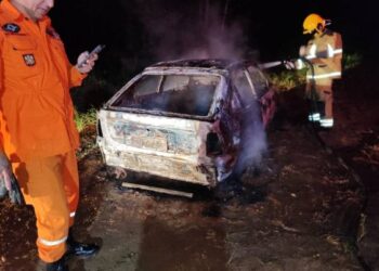 VÍDEO: Corpo carbonizado é encontrado em porta malas de carro incendiado em RO