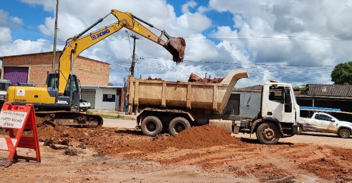 Prefeitura de Porto Velho recupera máquina de escavação e reforça combate a alagamentos