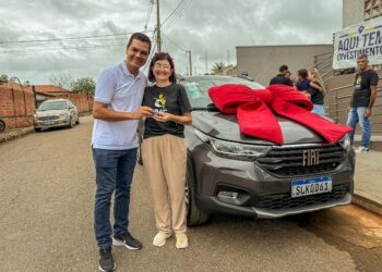 Deputado Cássio Gois entrega veículo zero quilômetro para ABAC em Cacoal