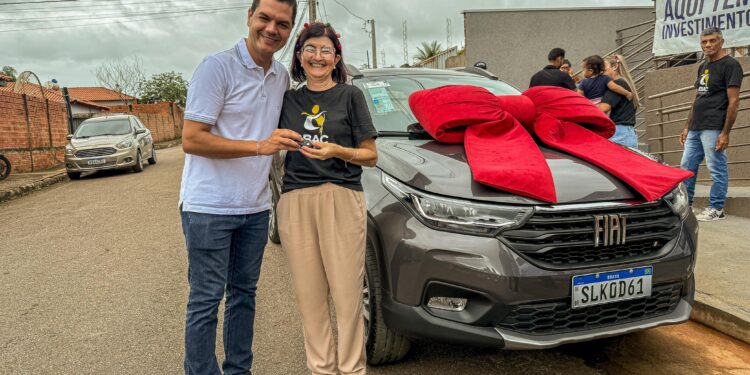 Deputado Cássio Gois entrega veículo zero quilômetro para ABAC em Cacoal