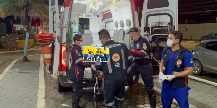 NO PEITO: Mulher foge depois de esfaquear marido na frente dos filhos na zona sul