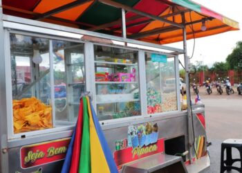 Prazo para credenciamento de ambulantes que pretendem trabalhar durante os desfiles dos blocos termina nesta quinta-feira (20)