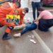URGENTE: Motociclista quebra a perna depois de bater em traseira de carro parado na Amazonas