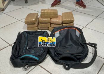 NA BR-364: PRF flagra tia e sobrinho transportando 14kg de drogas em táxi em Porto Velho