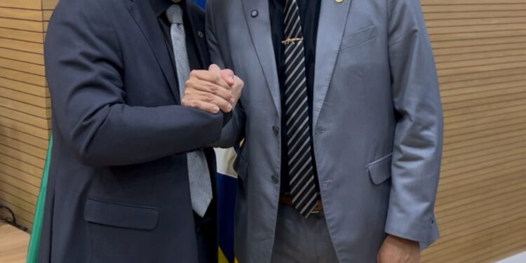 Eyder Brasil parabeniza Alex Redano pela presidência da ALE-RO