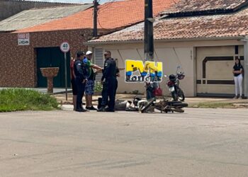 URGENTE: Motociclista fura sinal vermelho e causa grave acidente na 7 de Setembro