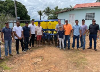 Deputado Alan Queiroz entrega maquinários agrícolas para produtores rurais do município de Ouro Preto