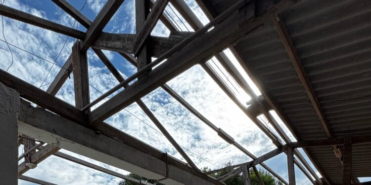 Presidente Alex Redano solicita instalação de telhado no 2º BPM em Alvorada do Oeste