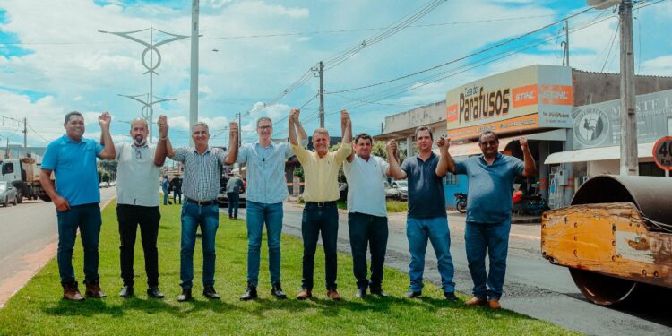 Emenda de R$ 1,27 milhão destinada por Luizinho Goebel muda cenário das ruas de Corumbiara com recuperação asfáltica