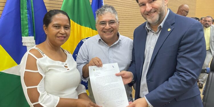Presidente Alex Redano assegura emenda de R$ 50 para brinquedoteca em Alto Paraíso