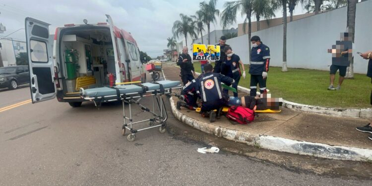 FRATURA EXPOSTA: Motociclista quebra perna em acidente no centro de Porto Velho