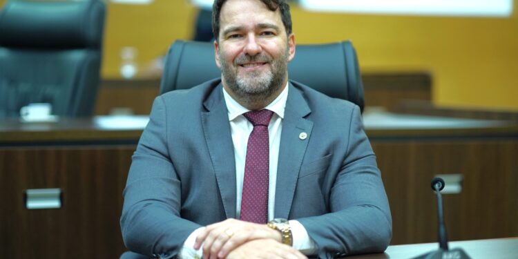 Presidente Alex Redano solicita equipamentos agrícolas para pequenos produtores de Pimenteiras do Oeste