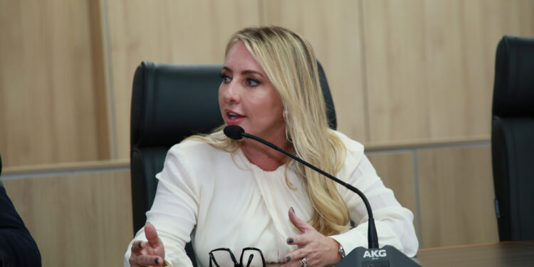 Ieda Chaves sugere concessão de descontos nas taxas e exames do Detran/RO