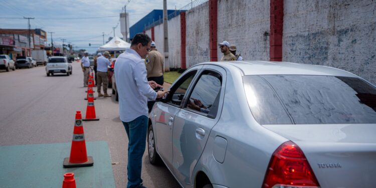 EDUCAÇÃO NO TRÂNSITO: Blitz informativa esclarece dúvidas sobre radares instalados na capital