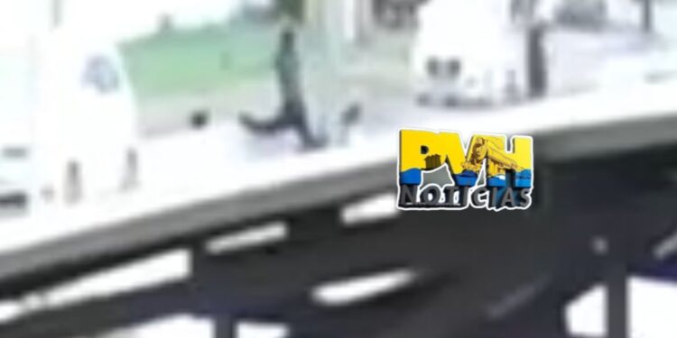 DERRAPOU: Câmera flagrou motociclista batendo em poste de semáforo na Guaporé – Veja Vídeo