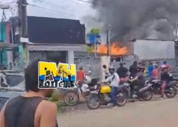 URGENTE: Casa de madeira é destruída por incêndio na zona sul de Porto Velho – Veja Vídeo