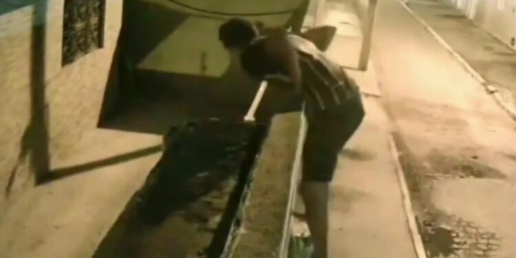 MADRUGADA: Mulher tem casa invadida e quase é abusada pelo vizinho em Porto Velho