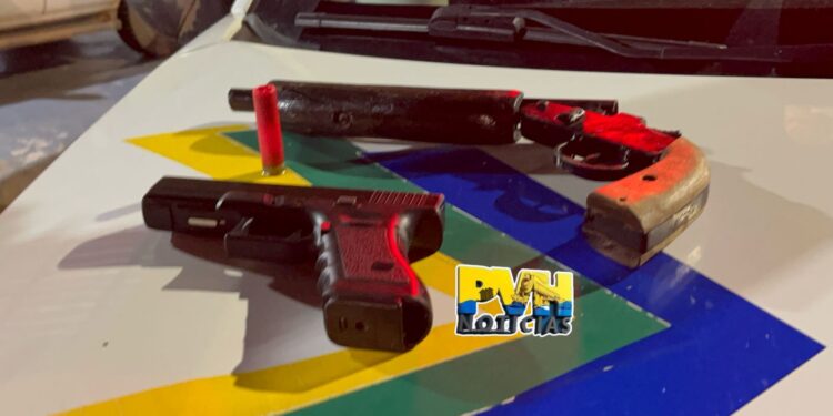 Dupla é flagrada com armas depois de roubo no Porto hidroviário na capital