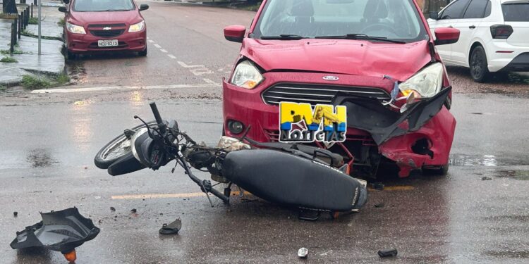 URGENTE: Motoboy é atropelado por Ford Ka no centro