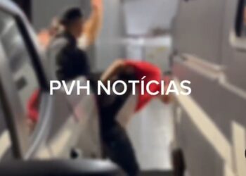 DEU B.O: Adolescente leva surra do irmão depois de ser perseguido de moto pelo BPTAR – Assista