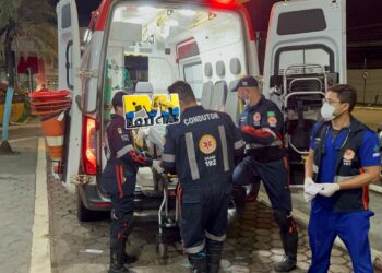 NA PORTA DE CASA: Jovem é espancado por bando na zona sul
