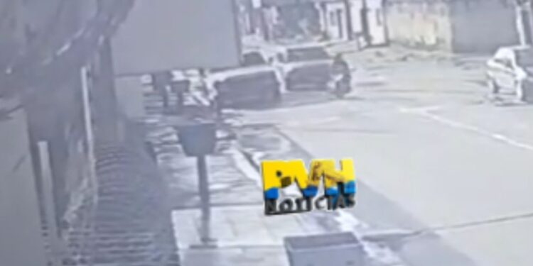 VÍDEO: Motociclista embriagado com criança na garupa sofre grave acidente na zona sul