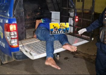 SE DEU MAL: Criminoso é espancado e esposa presa durante roubo com arma de brinquedo