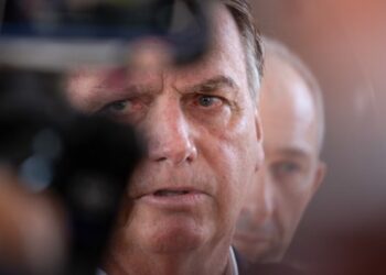 Horas após denúncia da PGR, Bolsonaro se reúne com deputados aliados