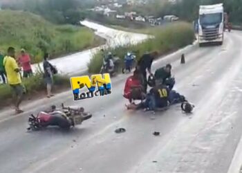 URGENTE: Atropelamento deixa ciclista e motociclista feridos na BR-364 perto de Candeias