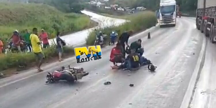 URGENTE: Atropelamento deixa ciclista e motociclista feridos na BR-364 perto de Candeias
