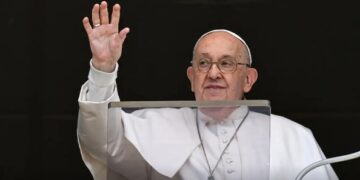 Papa continua em situação crítica, informa o Vaticano