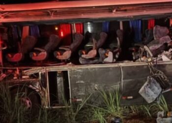 Tragédia: acidente com ônibus e caminhão deixa 12 mortos e 19 feridos no interior de São Paulo