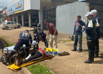 URGENTE: Passageira de moto app fica ferida em sinistro de trânsito na zona leste