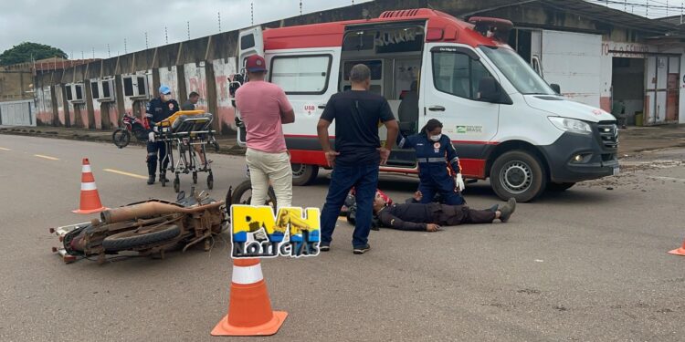 URGENTE: Motociclista sofre lesão em colisão com carro no centro