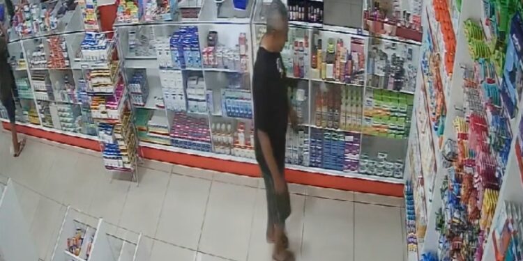 Integrante do “Bonde dos Cabeça Branca” é flagrado furtando produto em drogaria