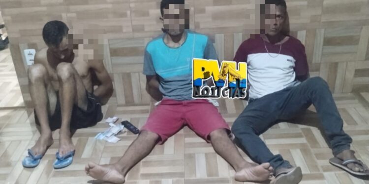 NUNCA NEM VI: Trio é flagrado com celulares prontos para serem arremessados em presídio na capital