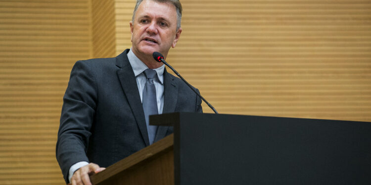 Deputado Luizinho Goebel libera recurso para construção de barracão da APAE, em Urupá