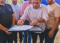 Vereador Edimilson Dourado participa da assinatura da Ordem de Serviço para construção de quadras no Morar Melhor