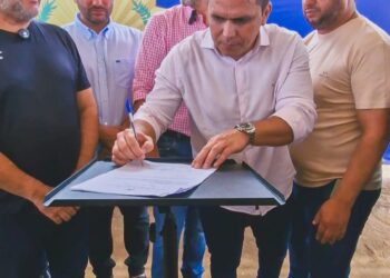 Vereador Edimilson Dourado participa da assinatura da Ordem de Serviço para construção de quadras no Morar Melhor
